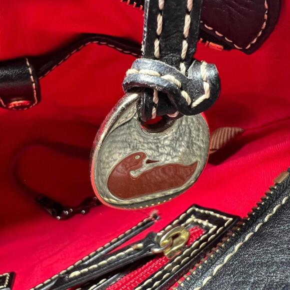 $278 Dooney & Bourke Black Pebbled Leather Lexington Tote Purse Red Lining Duck - Picture 6 of 10